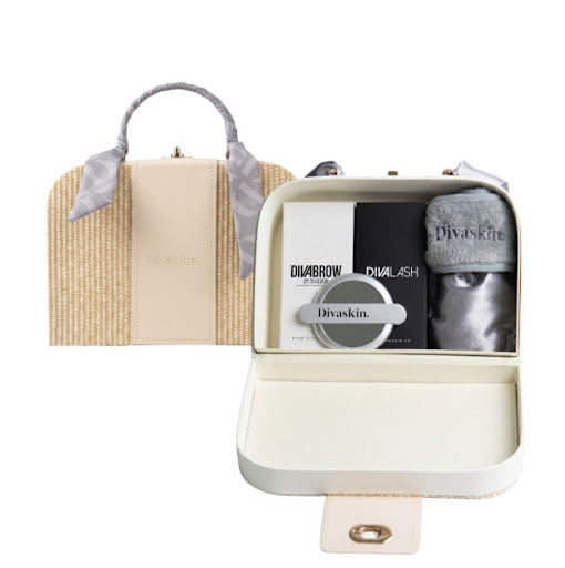 Kit Edicion Especial de Madres By Divaskin Divalash + Divabrow DIVASKIN SERUM x 1 La Maleta "Mama-cita" no es solo un kit de productos; es una recomendación experta empacada, inspirada en la sabiduría de las madres que conocen los trucos que realmente funcionan.

¿Qué hay dentro de