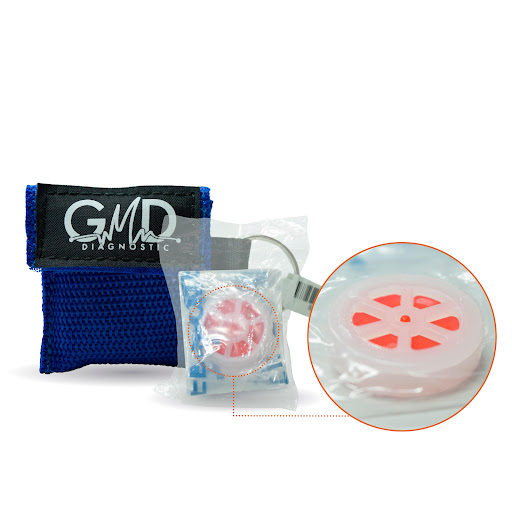 MASCARA O BARRERA RCP GMD GMD  x 1 Dispositivo esencial para brindar respiración asistida en situaciones de emergencia. Diseñada para garantizar seguridad y efectividad durante la reanimación cardiopulmonar (RCP), protegiendo tanto al 