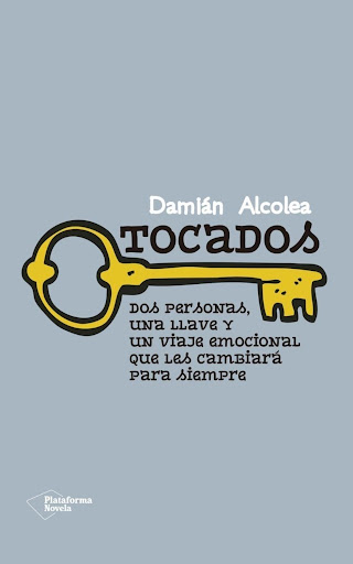 Tocados. Damián Alcolea Plataforma Libro x 1 TocadosDamián AlcoleaISBN: 9788416429264Páginas: 328Colección: FicciónFormato: Rústica con solapasAño de publicación: 2015Adrián Díaz está aparentemente viviendo un sueño. Está a punto de convertirse 