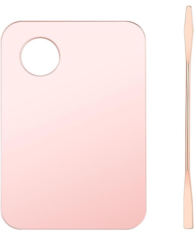 Paleta Mezcladora Acrílica - Rose Gold Bryka Bolsa x 1Unidad Paleta de mezcla acrílica en tono rose gold diseñada para mezclar sombras, labiales y bases. Incluye una espátula y cuenta con superficie lisa para mezclar con precisión y lograr una aplicación profes