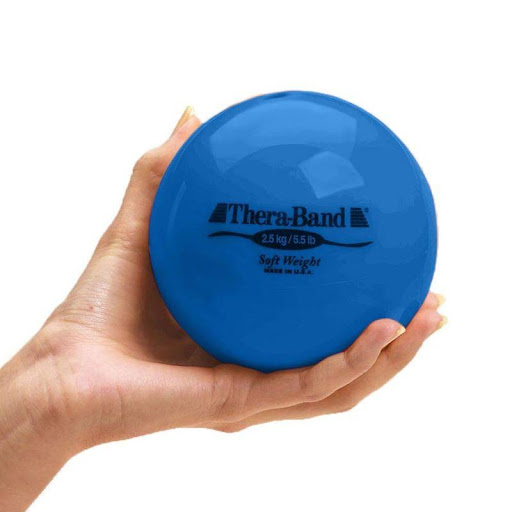 Bola De Peso 2.5 Kg Blue Theraband UN x 1 Bola de entrenamiento de 2.5?kg, perfecta para fortalecer, entrenar y rehabilitar diversas zonas del cuerpo. Su diseño ergonómico y superficie suave garantizan un agarre cómodo y seguro, ideal para ru