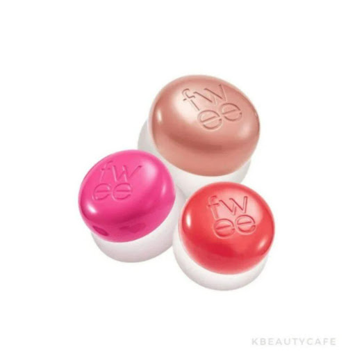 Fwee Lip&Cheek Blurry Pudding Pot RS04 Memories Fwee 5g x 1 El Blurry Pudding Pot es un producto versátil diseñado para labios y mejillas, que ofrece un acabado difuminado y aterciopelado perfecto para tu maquillaje diario.
Su textura cremosa y ligera se aplic