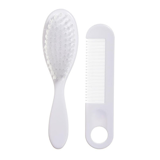 Kit de Aseo Para Bebe Peine Y Cepillo Blanco - DREAM BABY Dream Baby Unidad x 1 Los juegos de cepillos y peines Dreambaby son suaves para el delicado cuero cabelludo del bebé, el primer gran paso para el arreglo personal  El primer juego de cepillo y peine del bebé   Tamaño ide