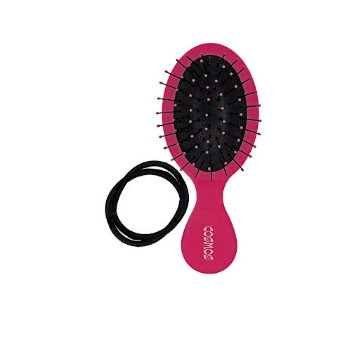 MINI CEPILLO DE COJÍN REDONDO COSMOS Cosmos Caja x 1 Este mini cepillo de cojín redondo es perfecto para llevarlo contigo a donde quiera que vayas. Su diseño compacto y ligero lo hace ideal para viajar y su suave cojín es ideal para desenredar y peinar 