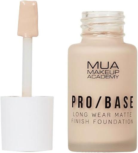 Base Pro de Larga Duración con Acabado Mate Make up Academy liquida x 1  