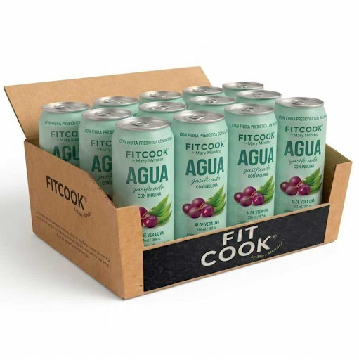 Pack Agua gasificada con inulina Uva y aloe vera Fitcook by Mary Mendez 310 ml x 12 es un agua carbonatada ligera que combina inulina como fuente de fibra prebiótica con extracto y sabores naturales de aloe y uva. Su formulación sin azúcar ofrece un perfil suave, refrescante y equili