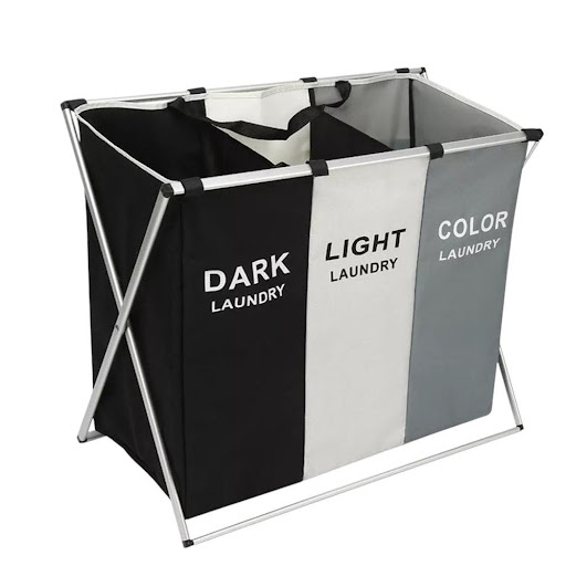 Organizador Ropa Sucia Triple Espacio Ordenado UNIMARC Unidad x 1 ¡Mantén tu ropa organizada y lista para lavar con este práctico canasto organizador de ropa sucia! Con un diseño plegable y tres compartimientos, te permite clasificar fácilmente la ropa oscura, clara