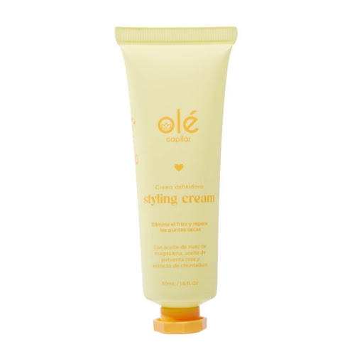 Frizz Emergency Crema Definidora  Olé Capilar 50ml x 1 und Crema Frizz Emergency OLÉ CAPILAR es una crema relajante para la hebra capilar que transforma las puntas secas y dañadas en un cabello suave, brillante y saludable, Formulada con ingredientes naturale