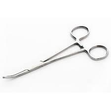 PINZA KELLY CURVA 16 CM AMALGADENT  x 1 Pinza Kelly curva de 14?cm, instrumento hemostático utilizado para sujetar vasos sanguíneos o tejidos durante procedimientos quirúrgicos. Su diseño curvo facilita el acceso a zonas profundas o de difí