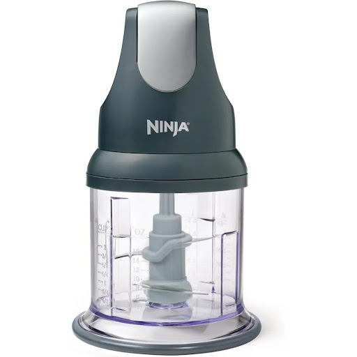 Ninja Procesador de Alimentos Nj100Gr 200W Negro Shark Ninja Caja x 1 Convierte tu día en la cocina en una experiencia rápida, precisa y sin complicaciones con el procesador de alimentos Ninja NJ100GR. Su diseño moderno y compacto se adapta perfectamente a espacios pequ