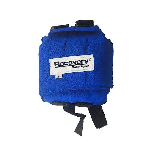 Pesa De Plomo Blue 8 Libras Generic Ofc UN x 8 Está diseñada para ejercicios de fuerza y resistencia. Elaborada en lona con perdigones de plomo, brinda un peso uniforme para mejorar el rendimiento. Su ajuste mediante hebillas garantiza comodidad y