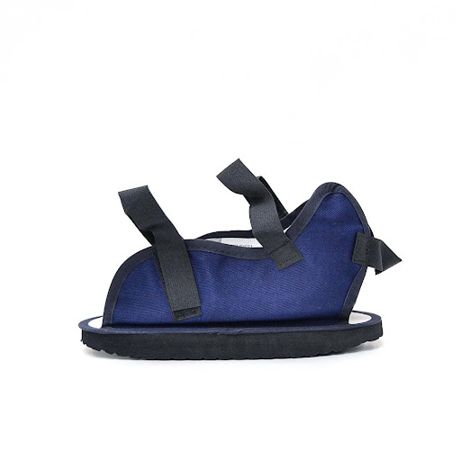 ZAPATO PARA YESO T S KAMEX Kamex  x 1 Calzado ortopédico diseñado para proteger el yeso y mejorar la movilidad del usuario. Proporciona estabilidad y comodidad durante la recuperación.Características:Composición: Material sintético resist