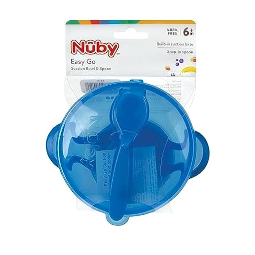 Tazón De Succión Con Cuchara Y Tapa Azul Nuby Blister x 1 Lleva los alimentos de tu hijo a todos lados de manera segura! El tazon es ideal para transportar cereales secos u otros alimentos para bebés, sin riesgo a derrames, gracias a su tapa que sella hermét