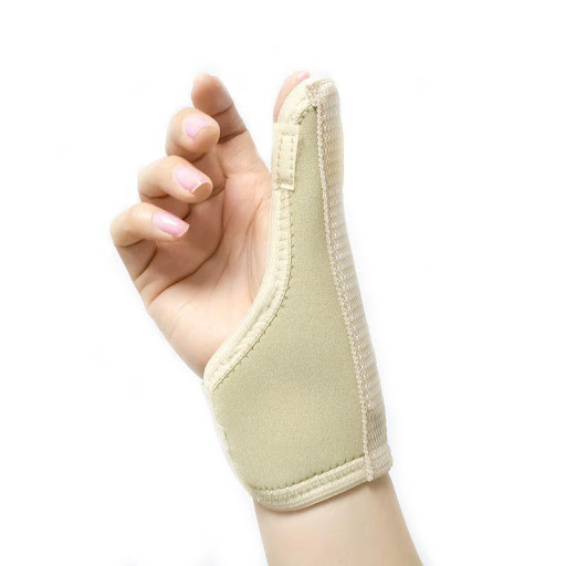 Brace Con Férula En Spica Small Premium Recovery Individual x 1 Muñequera con férula en spica diseñada para proteger, inmovilizar y limitar el movimiento de la articulación del dedo pulgar, evita la rotación de la muñeca, controla las molestias causadas por la les