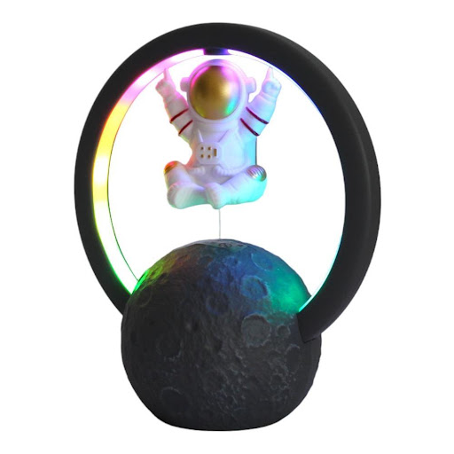 Lámpara Astronauta Con Altavoz Integrado Y Efectos LED UNIMARC Unidad x 1 Sumérgete en una experiencia espacial única con nuestra lámpara astronauta LED con altavoz Bluetooth. Este innovador dispositivo no solo ilumina tu espacio con luces LED RGB vibrantes, sino que tambié