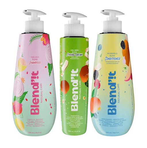 Trío Oscuros y Rizados Blend´it para niños, Shampoo Romero x500ml , Acondicionador x500ml y Crema para Peinar x250ml Blend´it Natural Care Fuerza, definición y brillo natural para el cabello oscuro y rizado sin sulfatos ni parabenos. x 2x50 El Trío Oscuros y Rizados está diseñado para limpiar, hidratar y definir el cabello con fórmulas naturales, suaves y seguras para toda la familia.
Su combinación de extractos vegetales —romero, ceboll