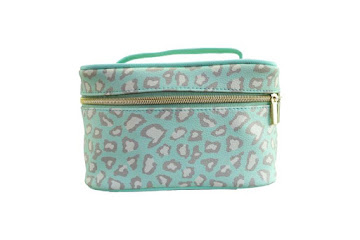 Cosmetiquera Novaway Verde Menta Con Formas Grises Y Blancas X1und   