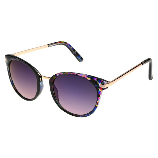 Gafas De Sol PJ 91 Para Mujer PANAMA JACK Caja x 1 La colección de gafas de sol Panama Jack transmite una vibra de escape, aventura y estilo inspirado en la cultura de playa. Cada modelo está diseñado para disfrutar al aire libre con total comodidad y