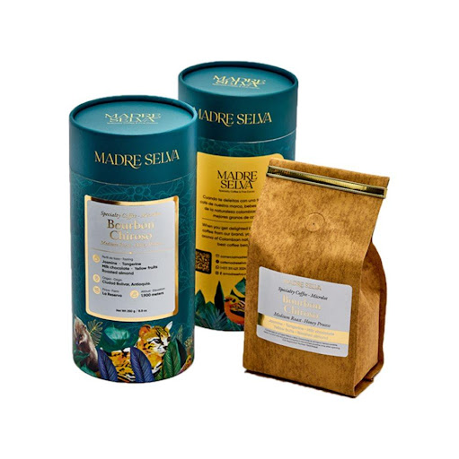 Café Bourbon Chiroso, Madre Selva Madre Selva Grano x 1 Cada taza del Bourbon Chiroso Café Madre Selva revela un balance armonioso entre dulzura y acidez, con notas de miel, flores silvestres y frutas tropicales. Su cuerpo medio y textura aterciopelada lo 