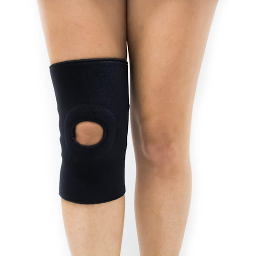 Brace Patelar Neopreno Recovery Small Recovery Individual x 1 Rodillera patelar en neopreno que retiene el calor corporal, brindando compresión para mantener caliente la rodilla durante los periodos de actividad, diseño especial que proporciona soporte cómodo y 