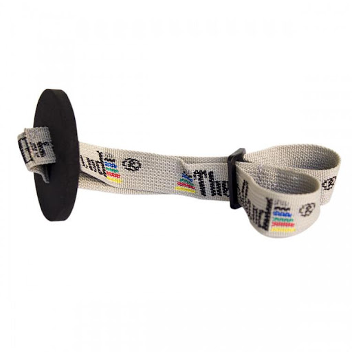 Agarradera Door Anchor Black Theraband UN x 1 Accesorio práctico diseñado para anclar bandas o tubos de resistencia a puertas cerradas, ampliando significativamente las posibilidades de entrenamiento. Convierte cualquier habitación en un espacio 