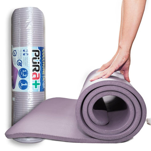 Colchoneta Pilates Yoga y Gimnasio Morada Pura+ Colchoneta NBR enrollable en presentación individual. x 1 Colchoneta NBR diseñada para brindar una superficie cómoda, estable y resistente durante ejercicios, estiramientos, yoga, pilates, rutinas de piso y actividades de entrenamiento funcional. Su textura 