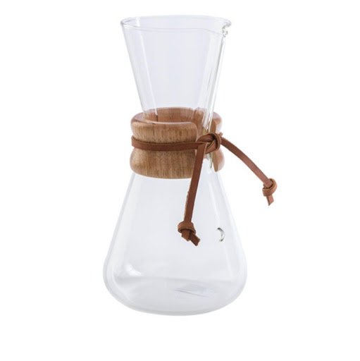 Jarra 3 tazas  Chemex Caja x 1 Es una opción compacta y elegante para disfrutar de una deliciosa taza de café. Arroja notas con esta taza, el perfil de taza de su café será mas frutal, ligero y brillante