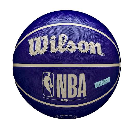 Balón de Basket Wilson NBA DRV NO.7 (INDIGO) Wilson Caja x 1 Presentamos el Balón de Basket Wilson NBA DRV NO.7, la opción ideal para los apasionados del baloncesto que buscan un rendimiento excepcional en cada partido. Este balón, diseñado para exteriores, des
