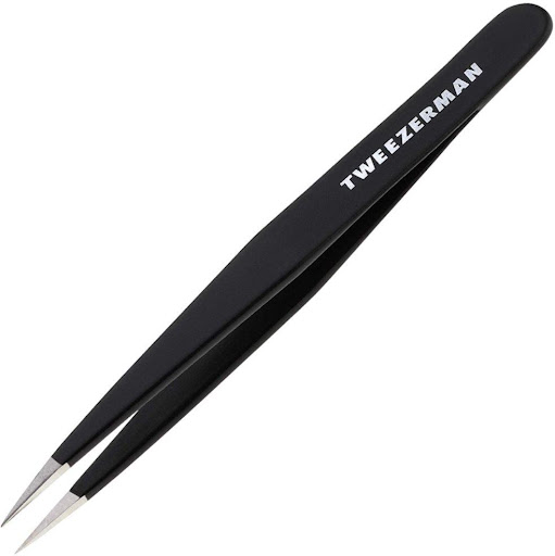 Pinza de Punta Para Cejas Tweezerman Negro X1 Tweezerman Caja x 1 DISEÑO DE CALIDAD: Las puntas de precisión están afiladas a mano y perfectamente alineadas, cerrándose de manera uniforme y firme para arrancar el vello desde la raíz.
ATRAPA CADA VELLO: Tensión calib
