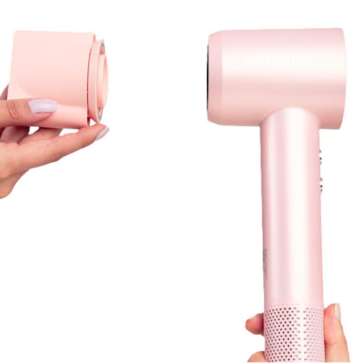 Secador Iónico Mandarinna Hair Dryer MANDARINNA BOG Unidad x 1 Seca, estiliza y cuida tu cabello todos los días ✨
Un Hair Dryer diseñado para uso en casa que reduce el frizz, aporta brillo y te ayuda a lograr un secado rápido sin maltratar tu pelo