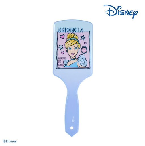 Cepillo Grande Cenicienta Disney-Miis Kids MIIS KIDS-DISNEY cepillo x 1 Este cepillo está inspirado en la elegancia y dulzura de la princesa Cenicienta. Presenta un diseño encantador. En la parte posterior, una ilustración de Cenicienta. Te ayudara a desenredar el cabello