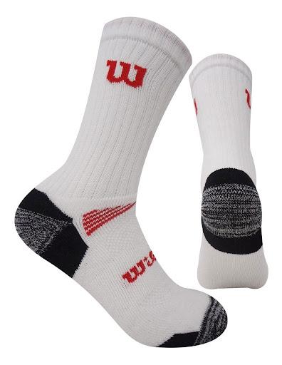 Calcetin Largo Wilson Niño M Blanco x3 Wilson Papeleta x 1 MODELO: Media larga deportiva de fibra sintetica??CARACTERÍSTICAS:?Comodidad: Debido a la composición de sus materiales, elaborados con la mejor composición, ayuda a mantener los pies del usuario en u
