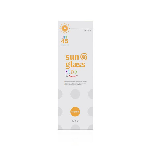 Protector Solar Fagron Sunglass Kids SPF 45 Tubo Colapsible 80 G SUNGLASS TUBO COLAPSIBLE x 80 G SUNGLASS KIDS, es una formula diseñada especialmente para niños, elaborado con filtros foto estables, sin irritar la piel. Libre de colorantes y perfumes. Su elevado factor de protección se logra grac