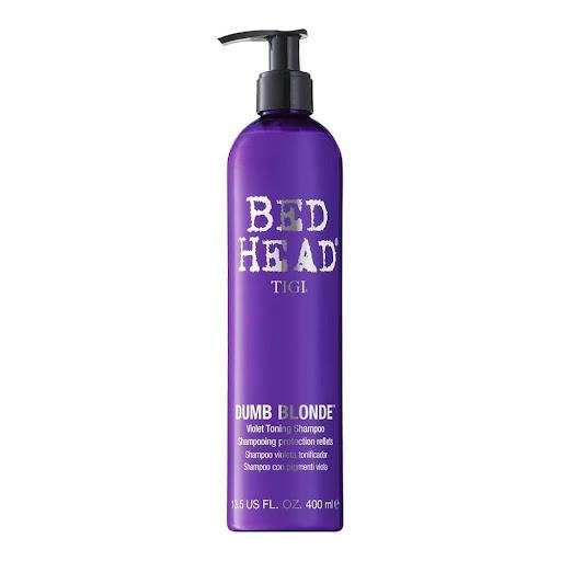 Shampoo Matizante TIGI Bed Head 300 ml TIGI Caja x 1 Neutraliza tonos amarillos y realza los reflejos fríos en cabellos rubios, grises o con mechas. Limpia con suavidad, nutre y mantiene el color vibrante y luminoso como recién salido del salón.