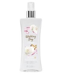 Body Fantasies Wedding Day Fantasy 236Ml Body Fantasies EDT x 1 Disfruta de un momento romántico y encantador! Besos deliciosos de flor de manzana, clementina jugosa, frambuesa tierna con un ramo de flores de peonía, fresia y rosa delicada.
