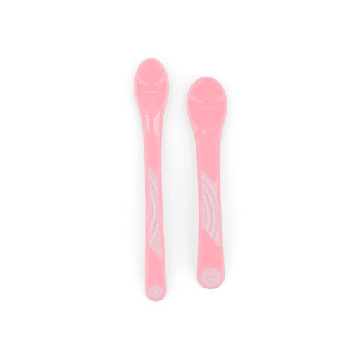 SET DE CUCHARAS X2 TWISTSHAKE 4+MESES ROSA Twistshake UNIDAD x 1 Está hecho de una superficie suave al tacto que le da una sensación suave y cómoda contra la boca del niño y un buen agarre. Viene en un paquete de 2 con diferentes longitudes.