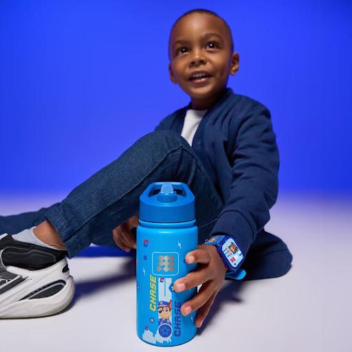 Termo para niños Jr + Paw Patrol Chase Blue Cubitt Bolsa x 1 Termo para niños Cubitt Jr + Paw Patrol: Hidratación divertida para niños. 414 ml, conserva frío 24h y caliente 12h. Con pajilla, acero inoxidable libre de BPA y tapa antifugas.