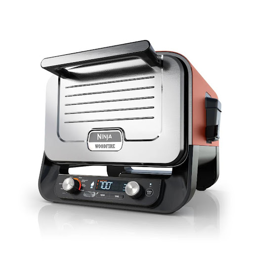 Horno Electrico Para Exteriores Ninja Woodfire 5.4 Litros Shark Ninja Caja x 1 ¡Descubre el placer de cocinar al aire libre con precisión y potencia! El Horno Eléctrico Para Exteriores Ninja Woodfire® combina versatilidad y tecnología en un diseño portátil y resistente a la inte