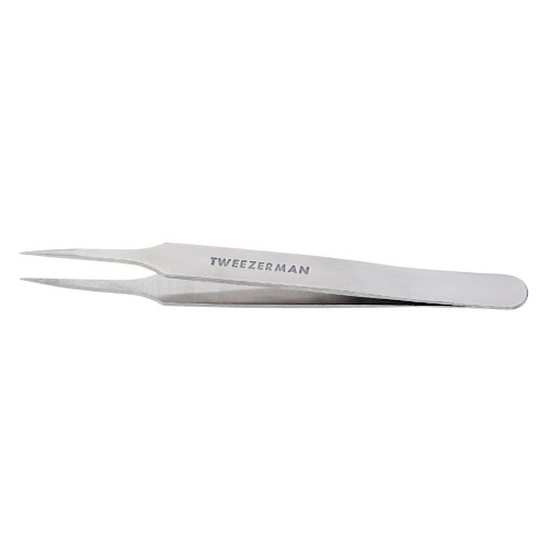 Pinza de Precisión Para Pelos Encarnados Tweezerman Acero Inoxidable X1 Tweezerman Caja x 1 CARACTERÍSTICAS PRINCIPALES:

Las puntas afiladas y de precisión están limadas a mano, lo que permite una extracción de pelos encarnados y astillas con la máxima precisión.

Ideal para eliminar pelos 
