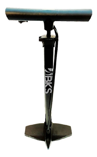 Bomba De Bicicleta Medium P330 BKS Caja x 1 BIKES FOR LIFEBKS Marca líder con más de 20 años en el Mercado, especializados en equipos y accesorios en la categoría Ciclismo que integra diferentes productos de tecnología avanzada.DESCRIPCIÓN DEL 