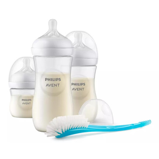Phillips Avent Set Recién Nacidos X 4 Piezas SCD837/12 Avent Caja x 4 Set de recién nacidos Avent con 4 piezas esenciales. Biberones con sistema anticólicos, tetina ultra suave y materiales seguros. Perfecto para una alimentación cómoda y segura.