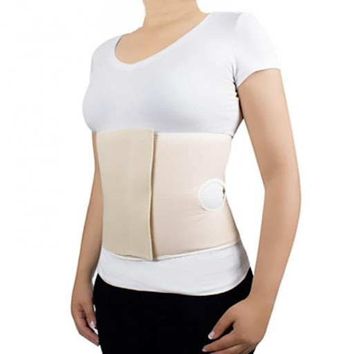 Faja Colostomía Small Recovery Individual x 1 Órtesis que coadyuda al soporte abdominal para fijar la bolsa de colostomía, está confeccionada en elástico con laminados acolchados de alta calidad, libre de látex con orificio y cierres de contacto 