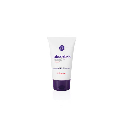 Crema Absorb-k Con Arnica y Vitamina K Tubo 45 G ABSORB-K TUBO COLAPSIBLE x 45 G Contiene vitamina K que induce una mayor microcirculación cutánea, estimula la reestructuración de la dermis y acelera el tiempo de recuperación de la piel, para que luzca su aspecto saludable.