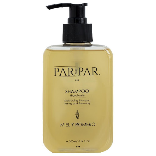 Shampoo hidratante Miel y Romero 300mL PARPAR Tipo de envase: PET Biodegradable x 1.0 El Shampoo PARPAR de Miel y Romero está formulado para hidratar profundamente mientras fortalece la fibra capilar desde la raíz. Su mezcla de romero, miel, aloe vera y vitamina E ayuda a combatir el q