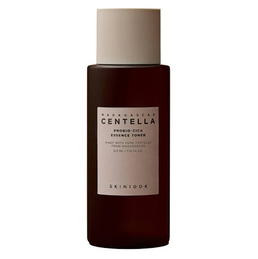 Skin1004 Madagascar Centella Probio Cica Essence Toner Skin1004 210ml x 1 Tónico-esencia multifunción que calma, hidrata y fortalece la piel desde el primer paso de la rutina. Ideal para pieles mixtas, normales, secas y sensibles con signos de deshidratación o barrera debil