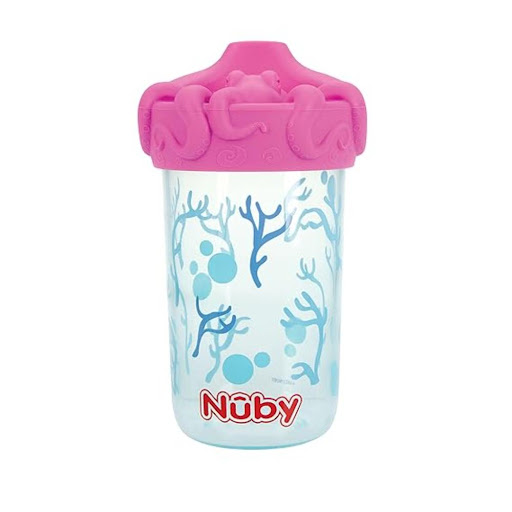 Vaso De Iniciación Con Tapa De Silicona Pulpo Rosa Nuby Blister x 1 Haz que cada sorbo sea una aventura marina con este encantador vaso de iniciación con diseño de pulpo en 3D. Su tapa 100% de silicona suave protege las encías sensibles, mientras que la boquilla con v