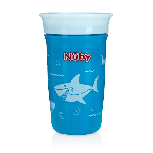 Vaso Estampado Tiburon Sólido De 10 Oz En Plástico Retráctil Nuby Blister x 1 ĦFacilita a tu hijo el cambio de biberón a vaso! A su pequeño le resultará fácil la transición del biberón al vaso con el borde del vaso que se puede beber por todos lados. Estará encantado con la tra
