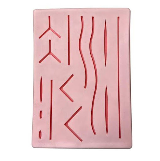 PAD DE SUTURA GMD GMD 1 x 1 Pad de silicona con tres capas que simulan la piel, grasa y músculo, diseñado para la práctica de suturas en estudiantes y profesionales de la salud. Su textura realista permite entrenar técnicas quir