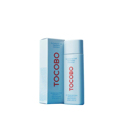 Protector solar Biowatery Sun Cream SPF50 PA++++ de TOCOBO 50ml TOCOBO 50ml x 1 Es un protector solar ligero e hidratante que brinda alta protección UV sin sensación grasosa. Su fórmula con filtros químicos, ácido hialurónico y extracto de algas se absorbe rápidamente, dejando la